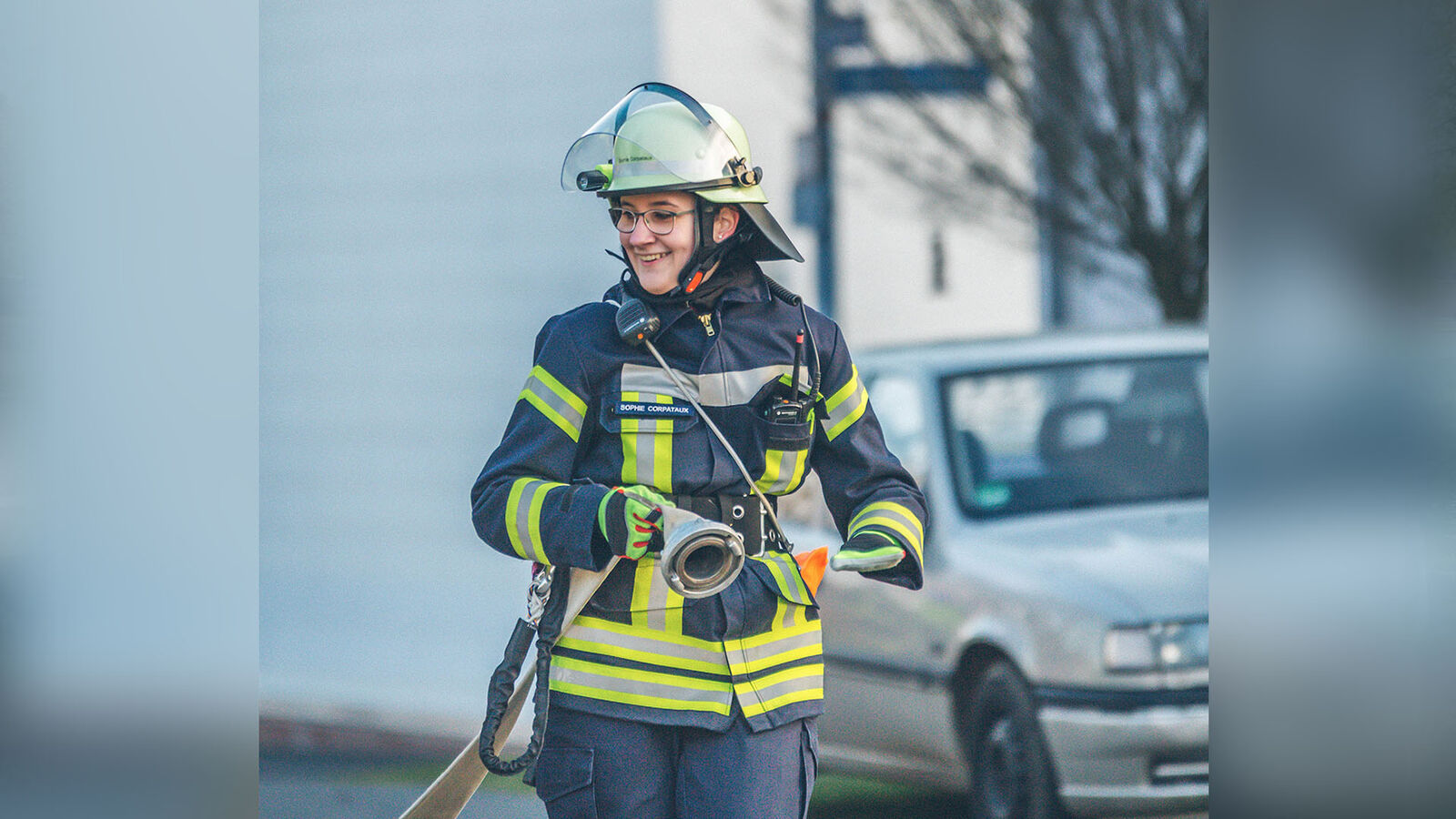 Sophie Corpataux Sophie Corpataux in Feuerwehrkleidung