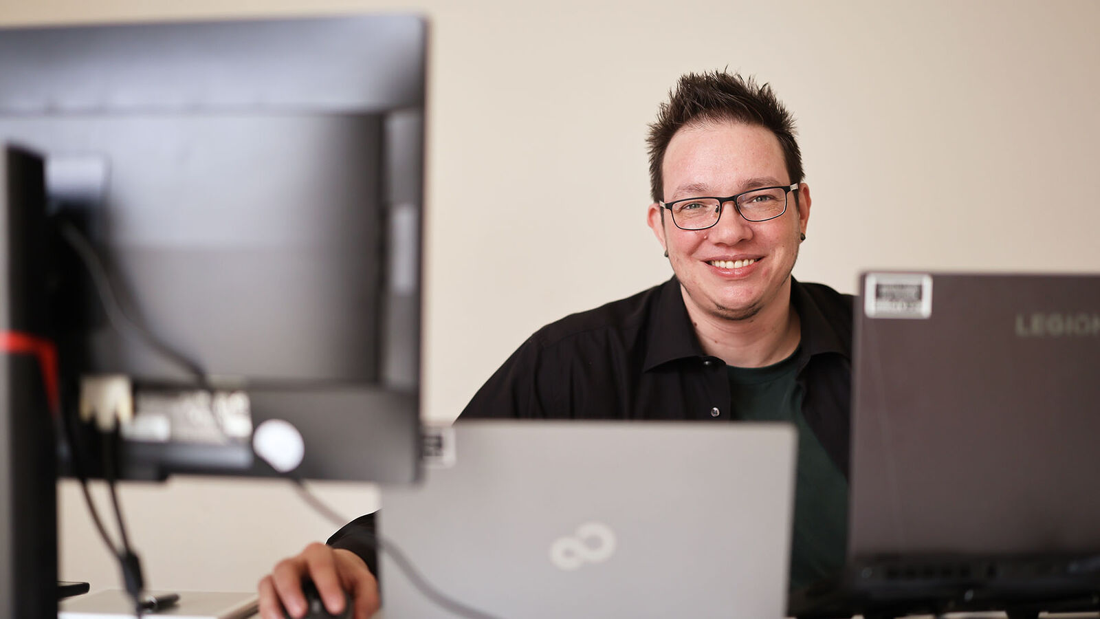 Alexander Metelmann am Laptop Alexander Metelmann am Laptop