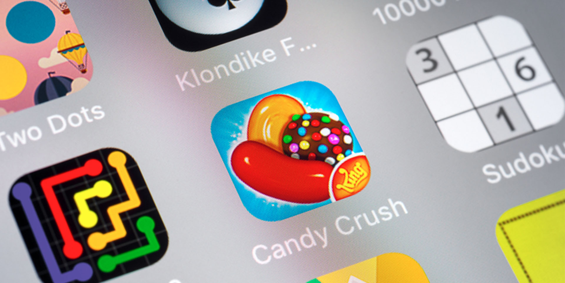 Spielsucht Schmuckbild von App-Icons auf einem Smartphone-Bildschirm