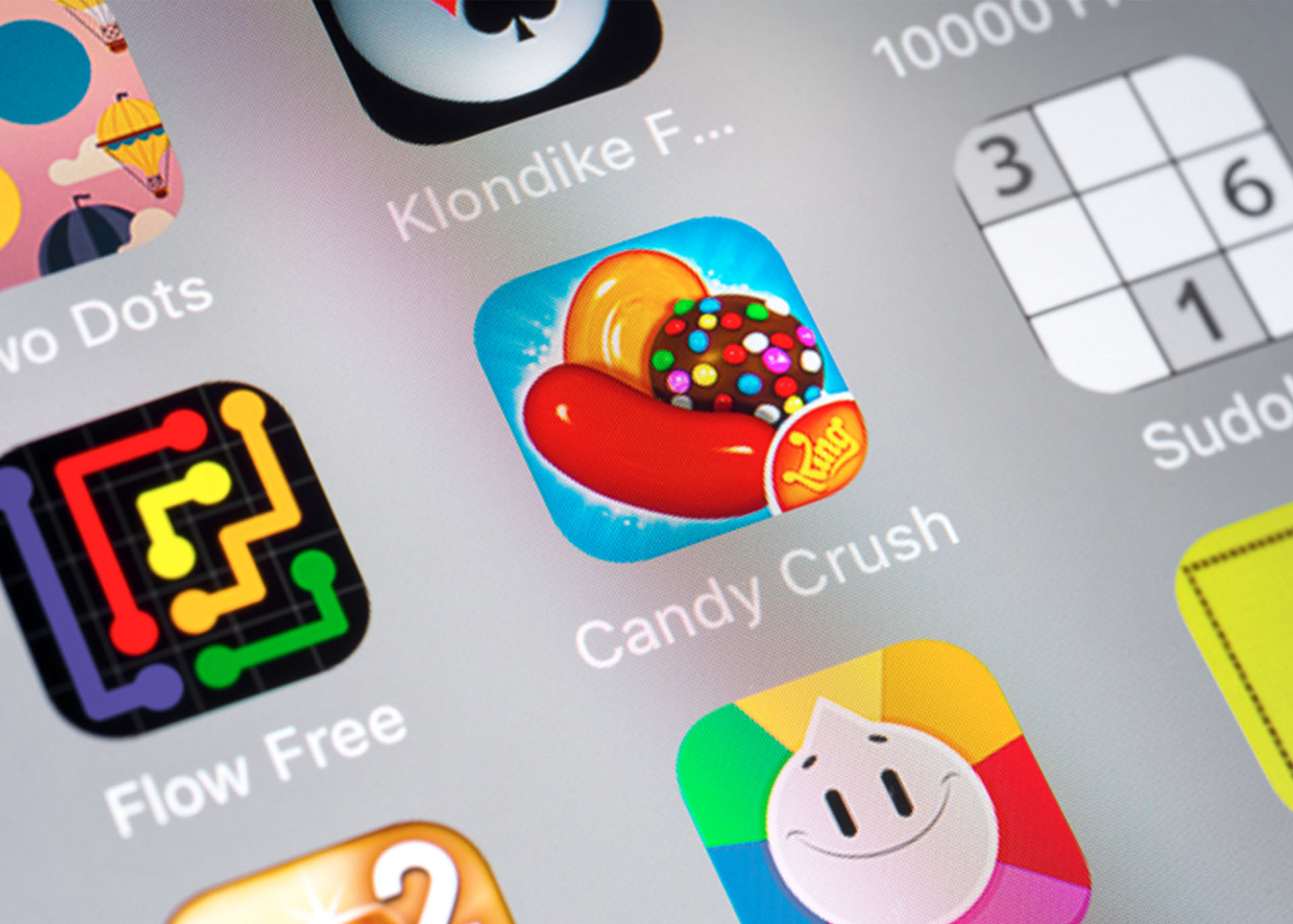 Icons von Apps auf einem Smartphone-Display