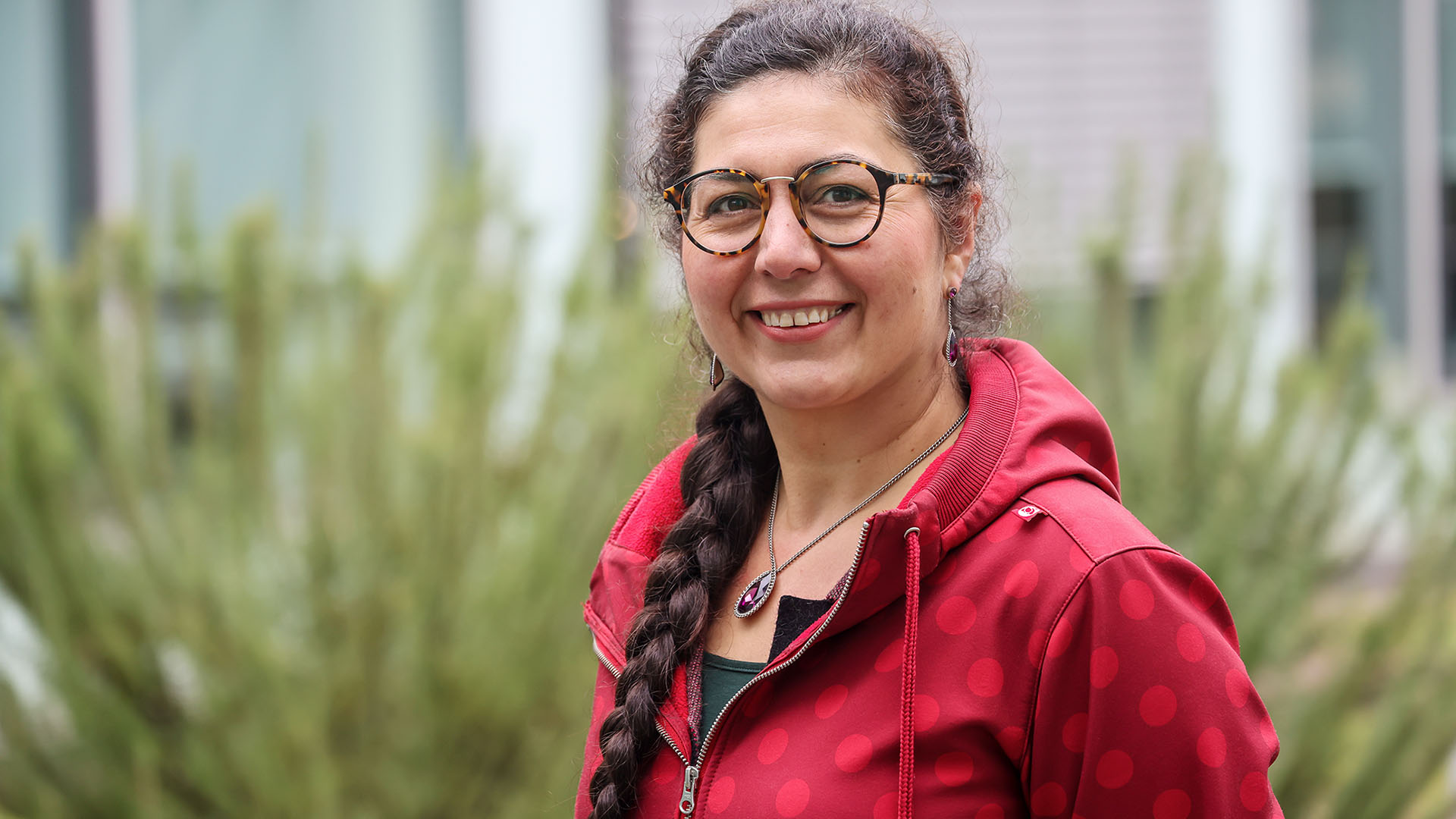 Porträtfoto von Nazanin Javaheri, IFD Bonn/Rhein-Sieg