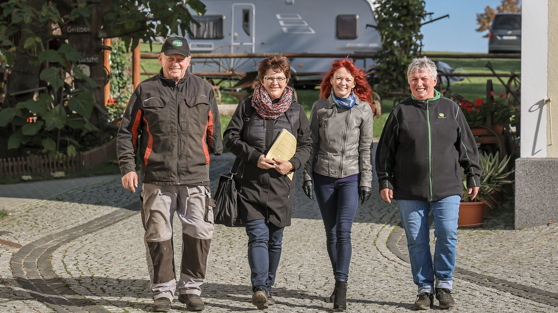 Wolfgang Leubner, Andrea Hübler vom TBD, Jana Hanke-Andrich vom Integrationsamt und Anita Leubner
