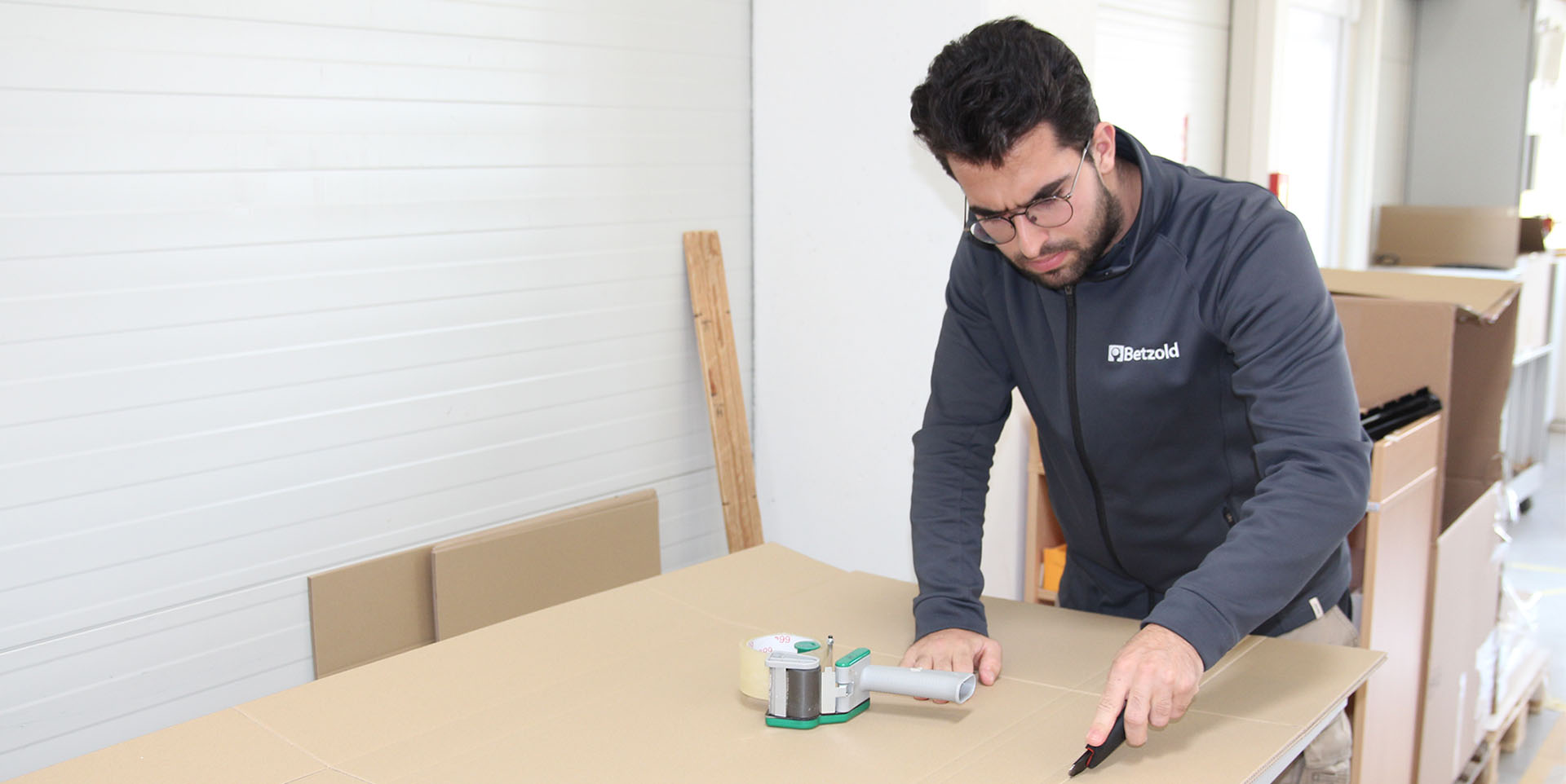 Bild von Sarioglu bei der Verpackung