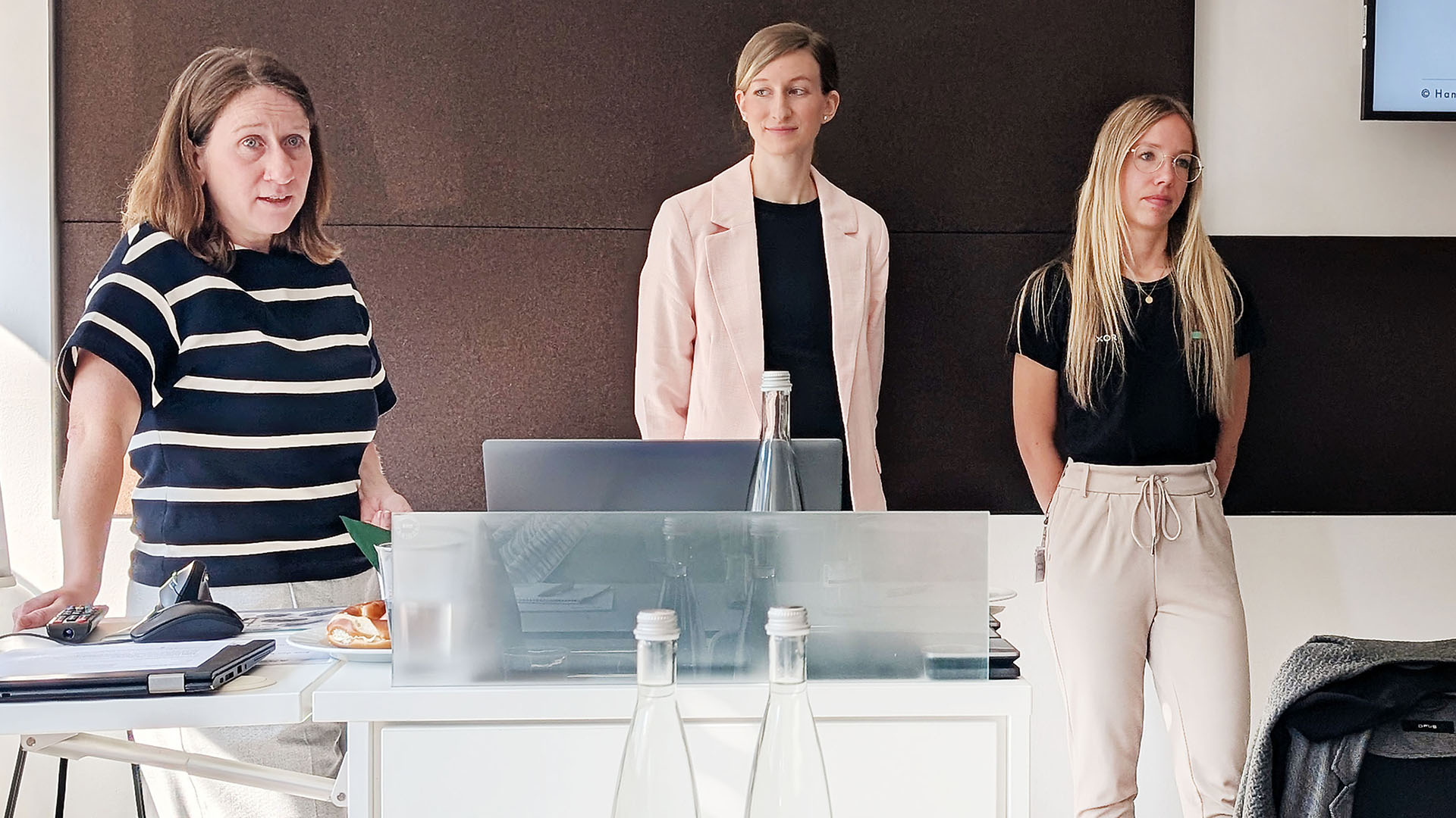 Das Inklusionsteam von Hans Grohe hält einen Vortrag