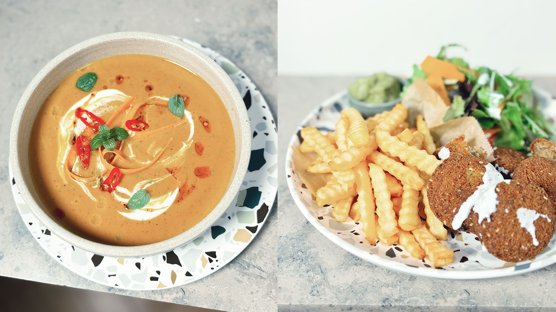 Im Bild sine eine Suppenschüssel mit einer mit Basilikum, Sahne und Chili dekorierten Suppe zu sehen; rechts daneben ein Teller mit Falaffeln und geriffelten Fritten.